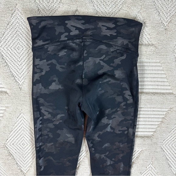 Spanx Faux Leather Camo Leggings Size XS - Picture 13 of 14